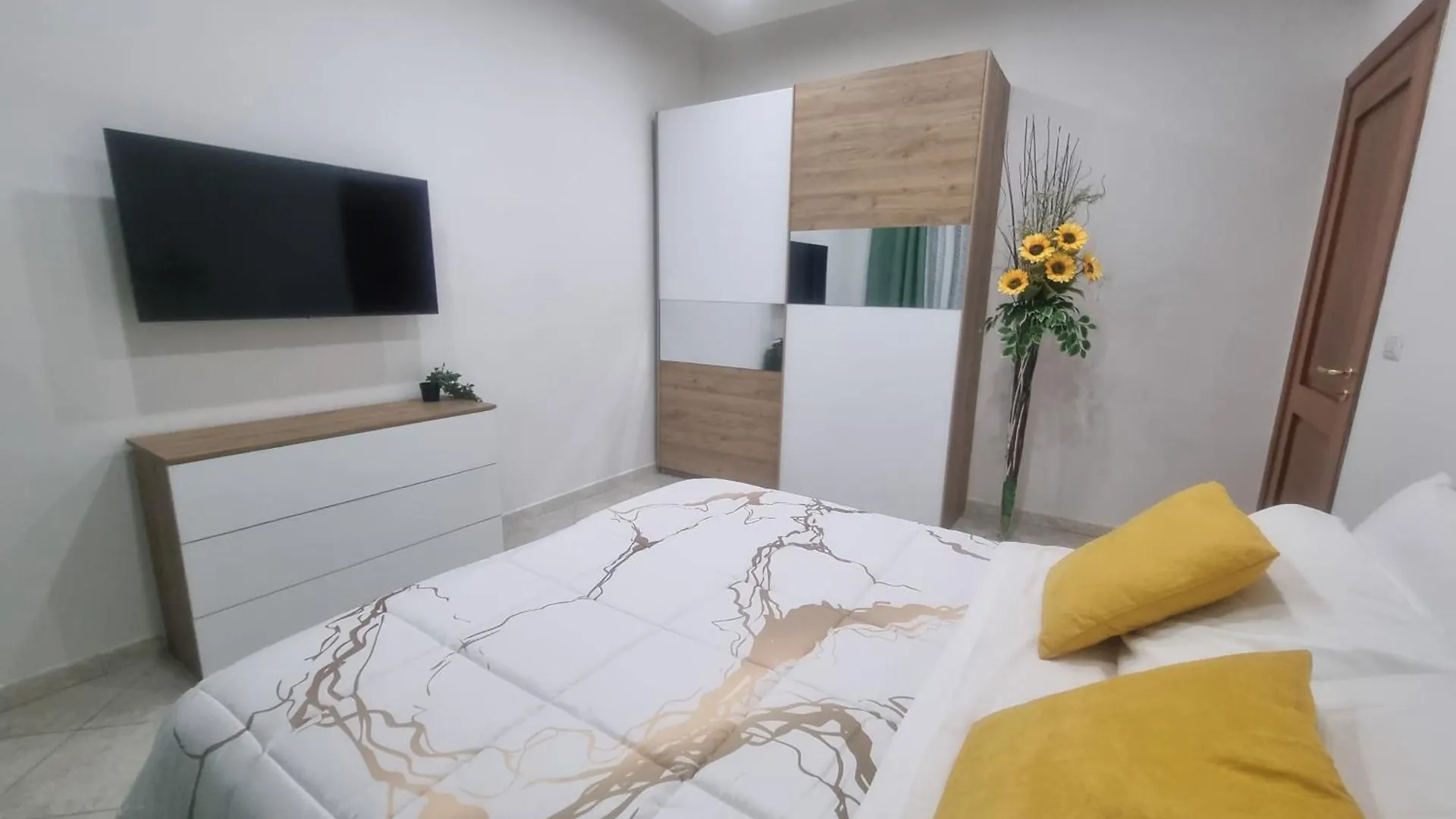 Cheri' Maison Napels Italië
